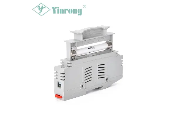 Bảo vệ cầu chì năng lượng mặt trời làm giảm rủi ro trong hệ thống PV điện áp cao như thế nào?