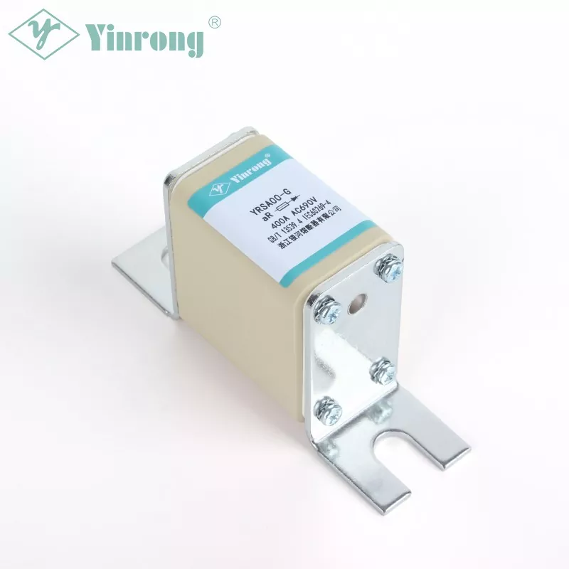 Cầu chì tốc độ cao thân vuông 690V DIN Blade